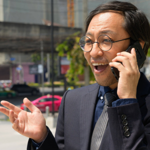 Китайские мужчины не просто так ходят с длинными ногтями: для русских это дикость