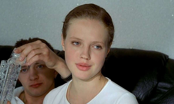 Вы ахнете! Катя из фильма «Ворошиловский стрелок» спустя 20 лет: что стало с актрисой, как выглядит