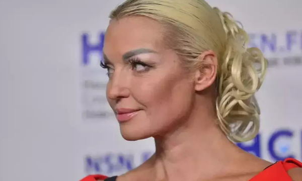 Анастасия Волочкова в трусах сделала заявление о Пугачевой