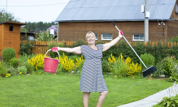 Простой способ избавиться от сорняков: посадите это растение в своем саду