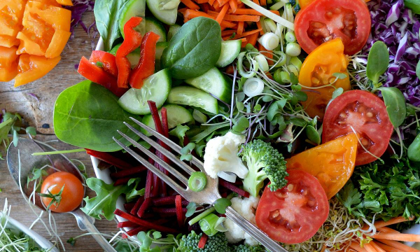 Врачи назвали норму овощей и фруктов в день для здоровья и похудения