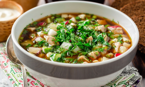 Диетолог предупредил о вреде окрошки для некоторых людей