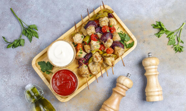 Будут завидовать все: секреты приготовления идеального соуса для шашлыка