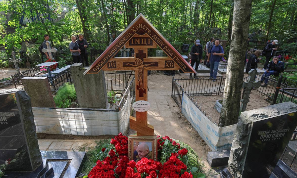 С надгробия Пригожина пропал один предмет