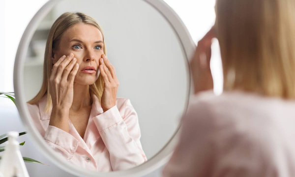 Врачи назвали способы справиться с сухостью кожи осенью и зимой