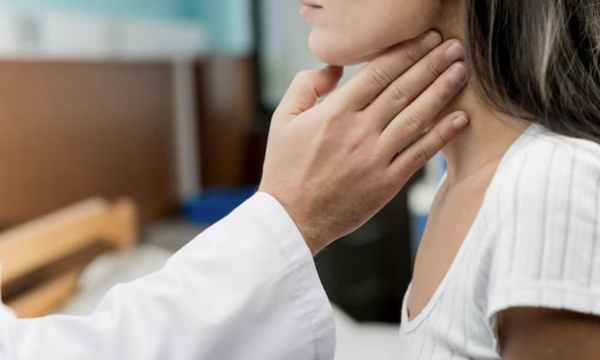 Будьте предельно внимательны: эти признаки могут говорить о болезни щитовидной железы