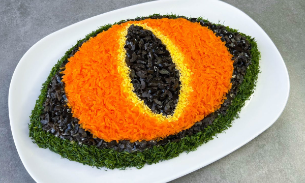 Вкусно и красиво: этот салат поразит всех гостей на Новый год 2024