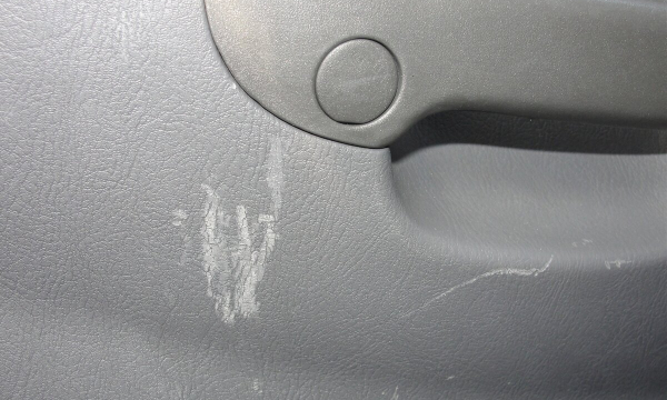 Как удалить царапины с пластика: названы эффективные способы