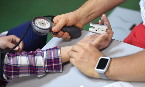 Как снизить давление в домашних условиях: 3 способа, которые могут помочь, – без диет и таблеток